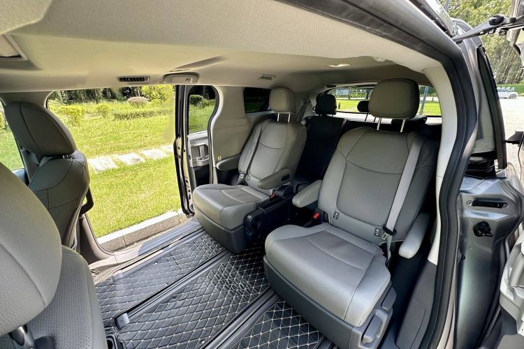 Used Toyota SIENNA 2023 2.5L Hybrid Comfort Edition Exterior 9