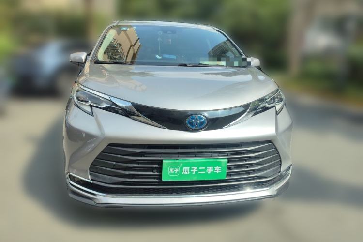 Used Toyota SIENNA 2023 2.5L Hybrid Comfort Edition Front