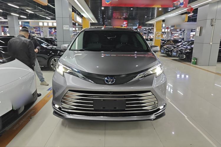 Used Toyota SIENNA 2023 2.5L Hybrid Comfort Edition Front