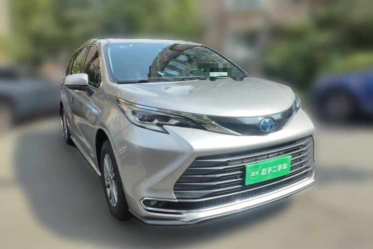 Used Toyota SIENNA 2023 2.5L Hybrid Comfort Edition Front Right 45 Deg