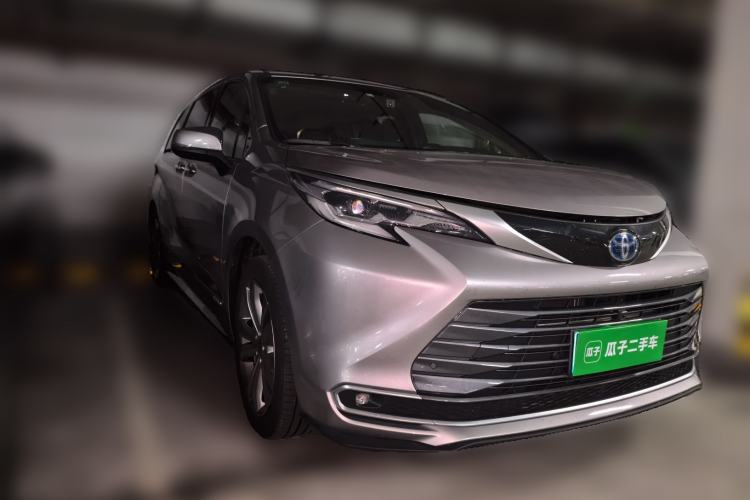 Used Toyota SIENNA 2023 2.5L Hybrid Deluxe Edition Front Right 45 Deg