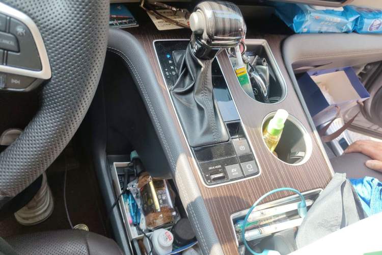 Used Toyota SIENNA 2023 2.5L Hybrid Comfort Edition Gear Lever