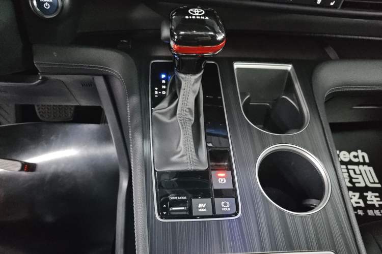 Used Toyota SIENNA 2023 2.5L Hybrid Deluxe Edition Gear Lever
