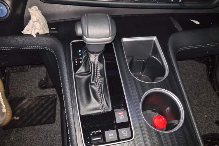 Used Toyota SIENNA 2023 2.5L Hybrid Deluxe Edition Gear Lever