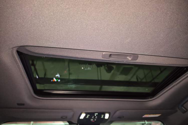 Used Toyota SIENNA 2023 2.5L Hybrid Deluxe Edition Headliner