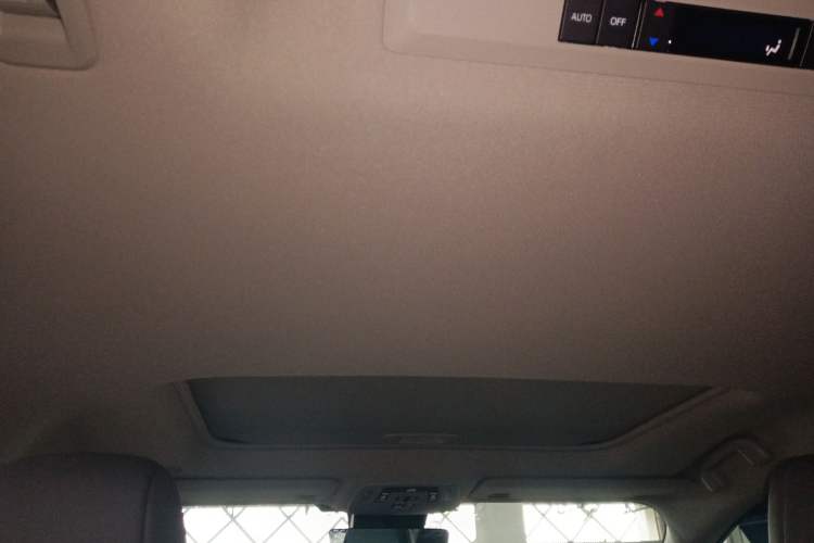 Used Toyota SIENNA 2023 2.5L Hybrid Luxury Edition Headliner