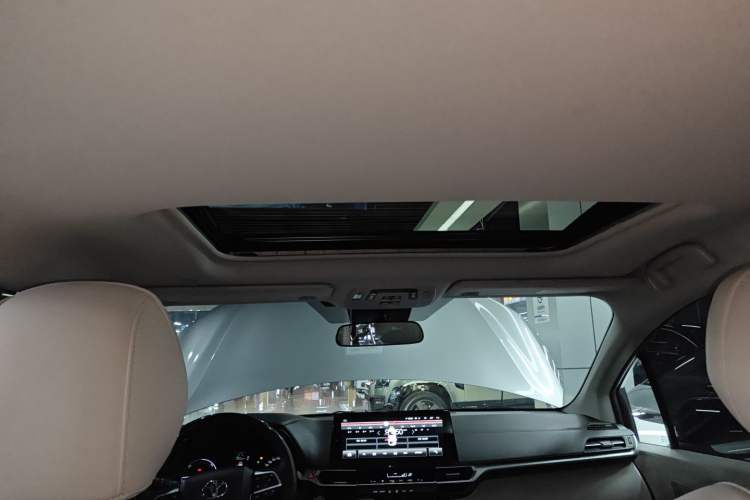 Used Toyota SIENNA 2023 2.5L Hybrid Comfort Edition Headliner