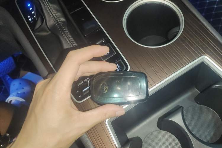 Used Toyota SIENNA 2023 2.5L Hybrid Comfort Edition Interior 1