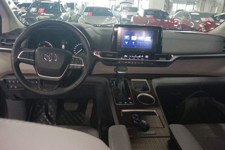 Used Toyota SIENNA 2023 2.5L Hybrid Luxury Edition Interior 2