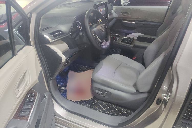 Used Toyota SIENNA 2023 2.5L Hybrid Comfort Edition Interior 3