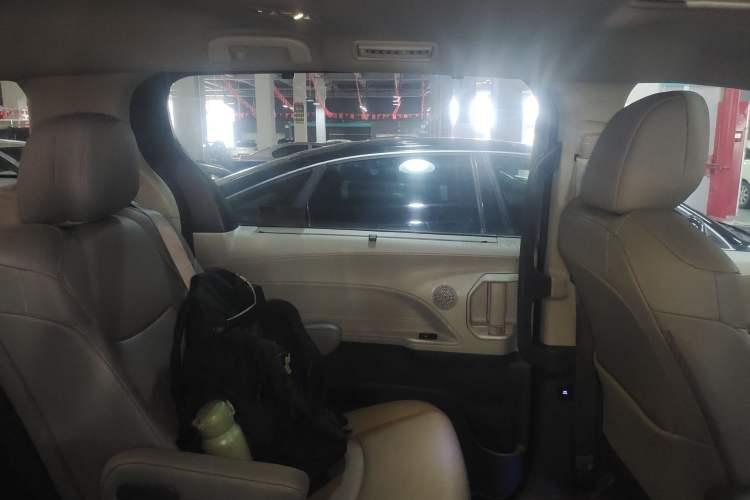 Used Toyota SIENNA 2023 2.5L Hybrid Comfort Edition Interior 8