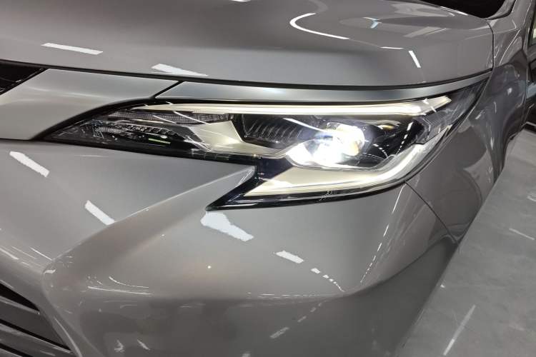 Used Toyota SIENNA 2023 2.5L Hybrid Deluxe Edition Left Front Headlight