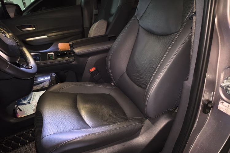 Used Toyota SIENNA 2023 2.5L Hybrid Deluxe Edition Left Front Seat
