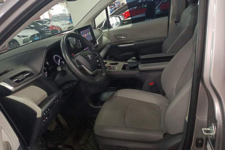 Used Toyota SIENNA 2023 2.5L Hybrid Luxury Edition Left Front Seat