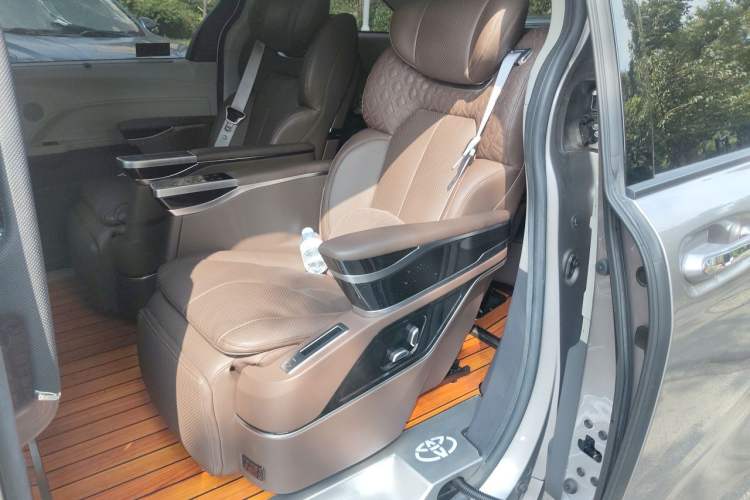Used Toyota SIENNA 2023 2.5L Hybrid Comfort Edition Left Rear Seat