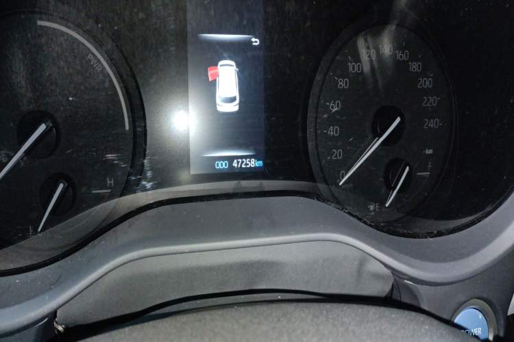 Used Toyota SIENNA 2023 2.5L Hybrid Comfort Edition Odometer Close Up