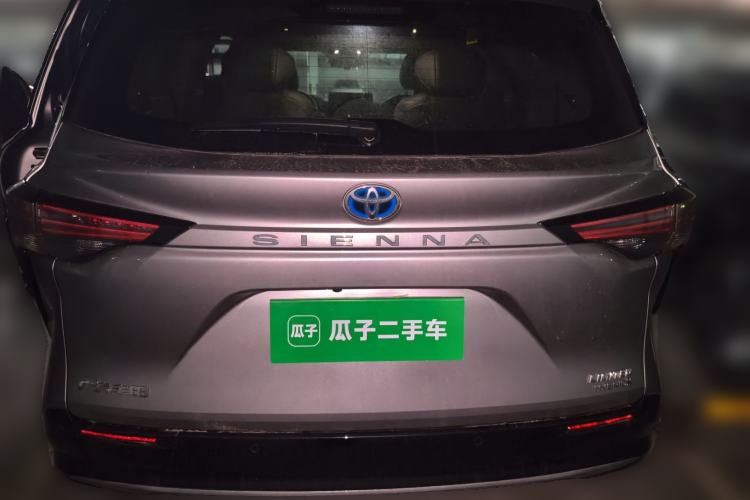 Used Toyota SIENNA 2023 2.5L Hybrid Deluxe Edition Rear
