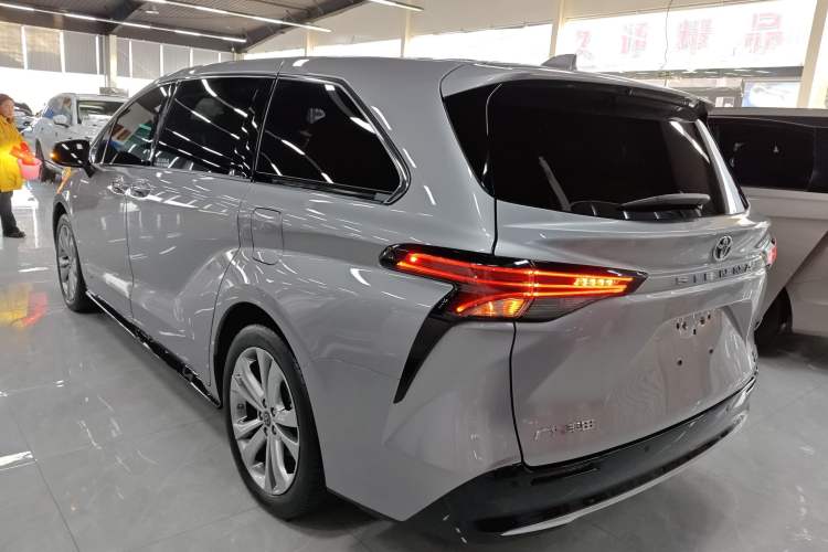 Used Toyota SIENNA 2023 2.5L Hybrid Deluxe Edition Rear Left 45 Deg
