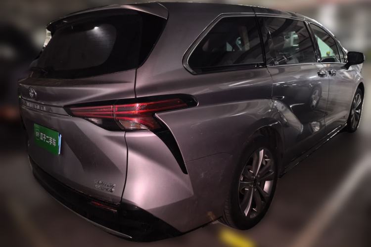 Used Toyota SIENNA 2023 2.5L Hybrid Deluxe Edition Rear Right 45 Deg