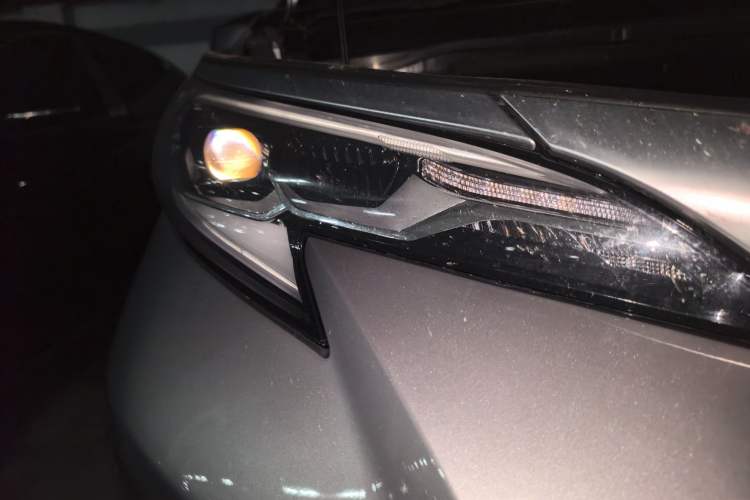Used Toyota SIENNA 2023 2.5L Hybrid Deluxe Edition Right Front Headlight