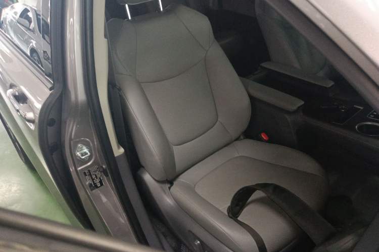 Used Toyota SIENNA 2023 2.5L Hybrid Luxury Edition Right Front Seat