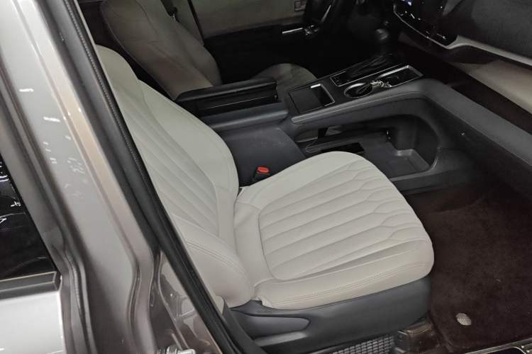 Used Toyota SIENNA 2023 2.5L Hybrid Comfort Edition Right Front Seat