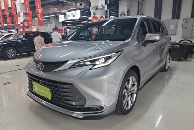 Używany Toyota SIENNA 2023 2.5L Hybrid Deluxe Edition
