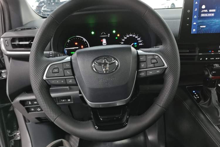 Used Toyota SIENNA 2023 2.5L Hybrid Deluxe Edition Steering Wheel