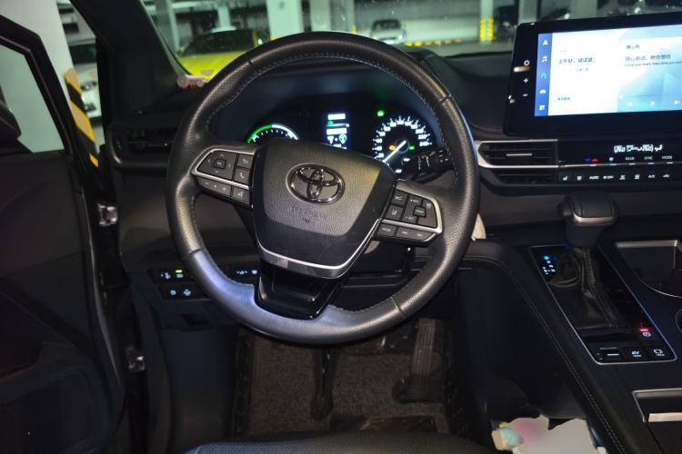 Used Toyota SIENNA 2023 2.5L Hybrid Deluxe Edition Steering Wheel