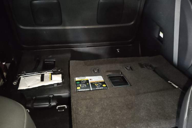 Used Toyota SIENNA 2023 2.5L Hybrid Deluxe Edition Trunk