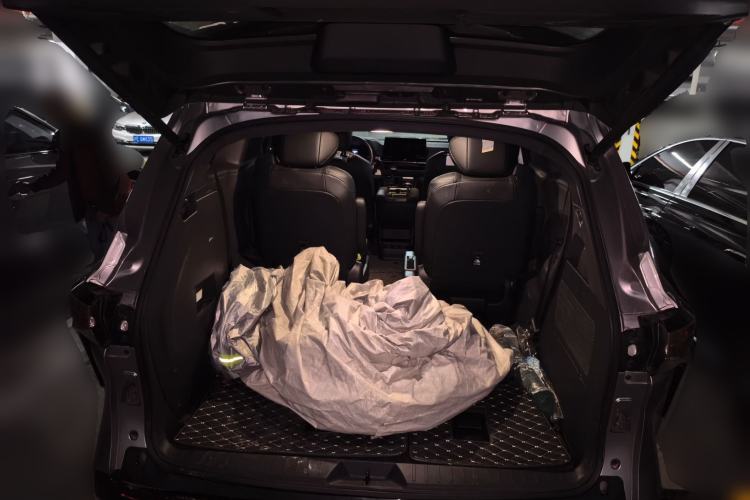 Used Toyota SIENNA 2023 2.5L Hybrid Deluxe Edition Trunk