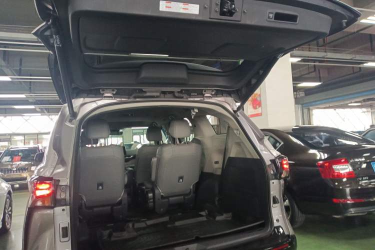 Used Toyota SIENNA 2023 2.5L Hybrid Luxury Edition Trunk
