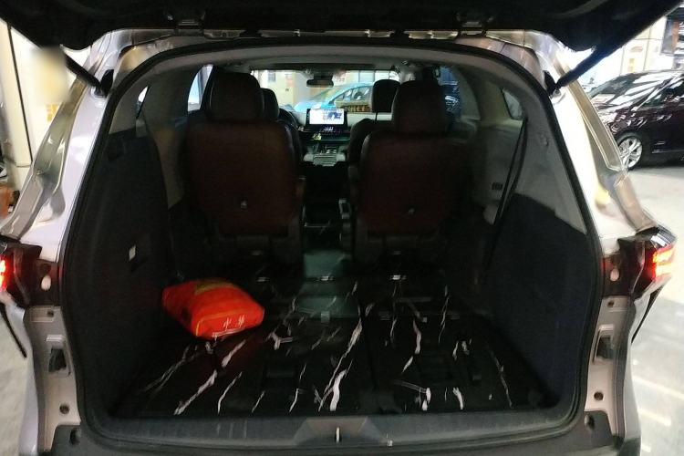 Used Toyota SIENNA 2023 2.5L Hybrid Comfort Edition Trunk