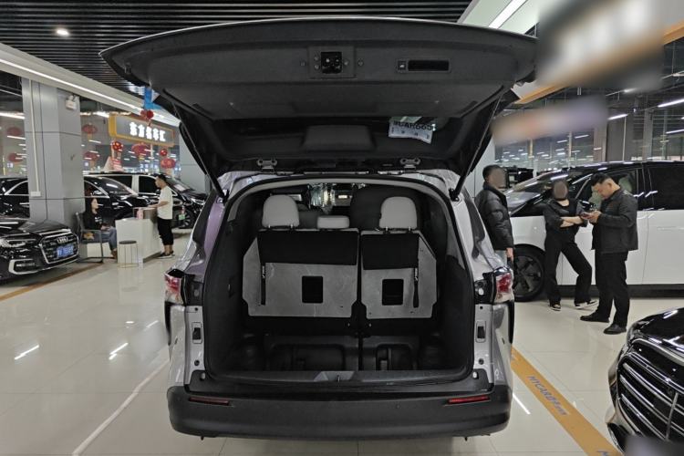 Used Toyota SIENNA 2023 2.5L Hybrid Comfort Edition Trunk