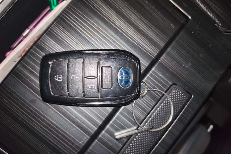 Used Toyota SIENNA 2023 2.5L Hybrid Deluxe Edition Vehicle Key
