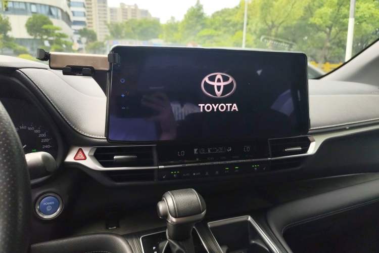Used Toyota SIENNA 2023 2.5L Hybrid Comfort Edition Audio And AC Panel