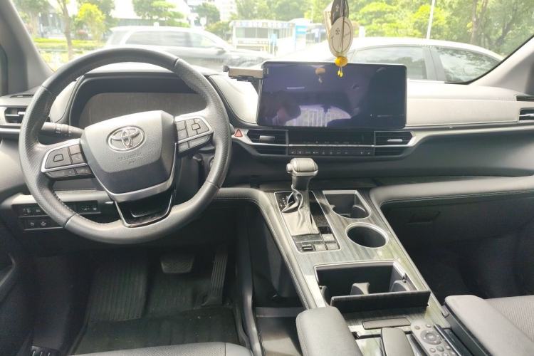 Used Toyota SIENNA 2023 2.5L Hybrid Comfort Edition Center Console