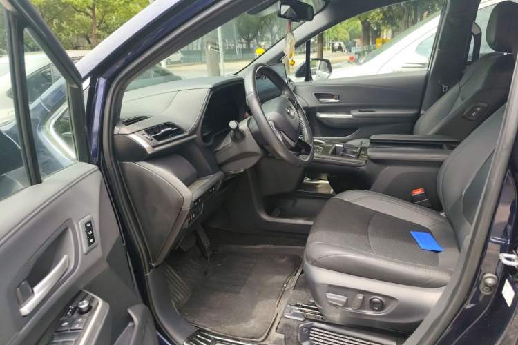 Used Toyota SIENNA 2023 2.5L Hybrid Comfort Edition Driver Seat