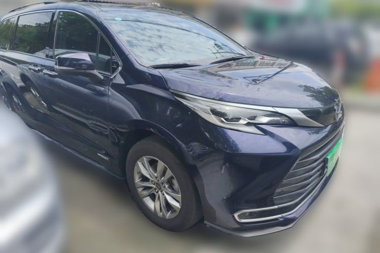 Used Toyota SIENNA 2023 2.5L Hybrid Comfort Edition Front Right 45 Deg