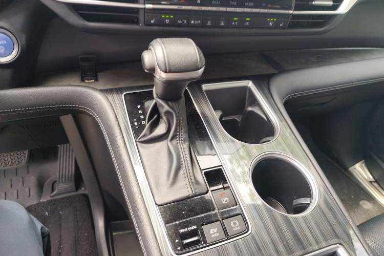 Used Toyota SIENNA 2023 2.5L Hybrid Comfort Edition Gear Lever