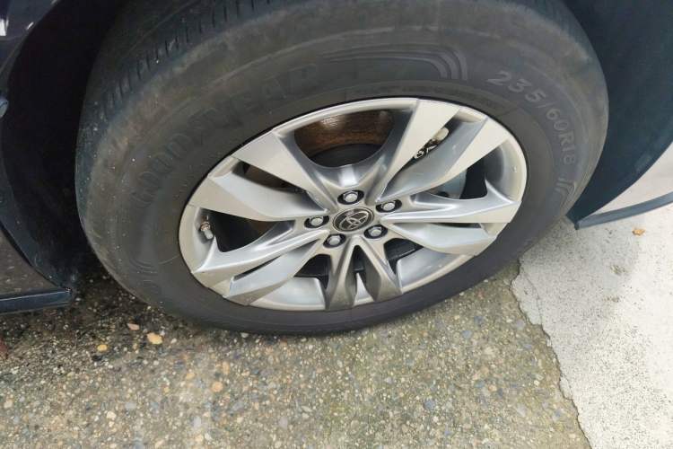 Used Toyota SIENNA 2023 2.5L Hybrid Comfort Edition Right Front Wheel Hub