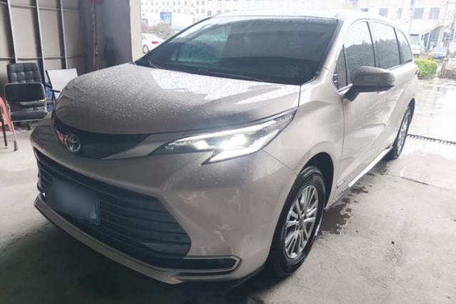 Used Toyota SIENNA 2023 2.5L Hybrid Luxury Edition