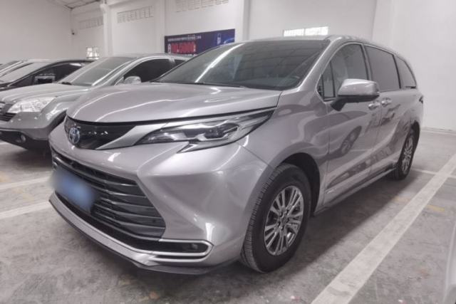 Used Toyota SIENNA 2023 2.5L Hybrid Luxury Edition