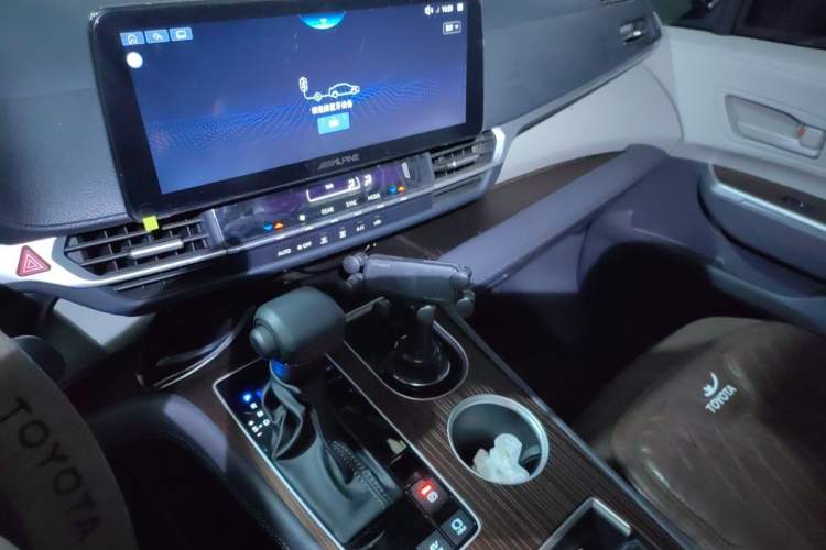 Used Toyota SIENNA 2023 2.5L Hybrid Comfort Edition Audio And AC Panel