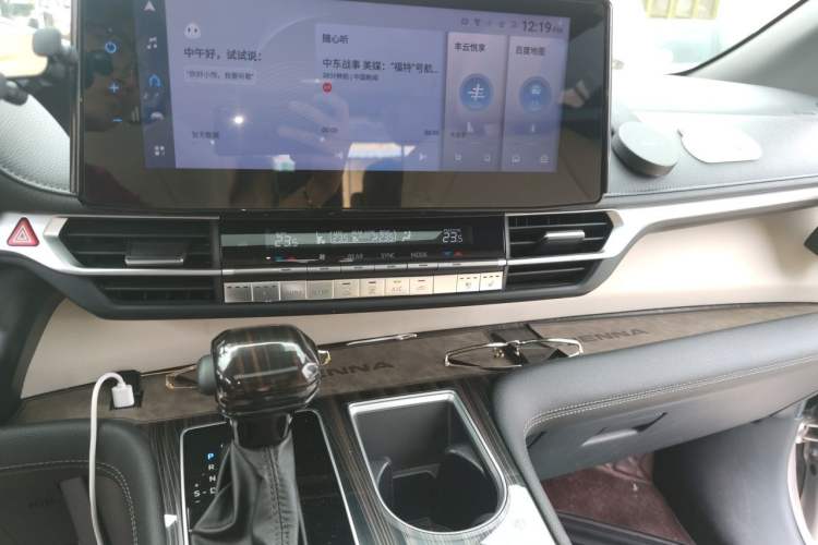 Used Toyota SIENNA 2023 2.5L Hybrid Deluxe Edition Audio And AC Panel