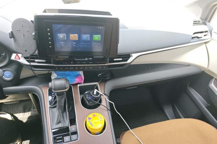 Used Toyota SIENNA 2023 2.5L Hybrid Luxury Edition Audio And AC Panel