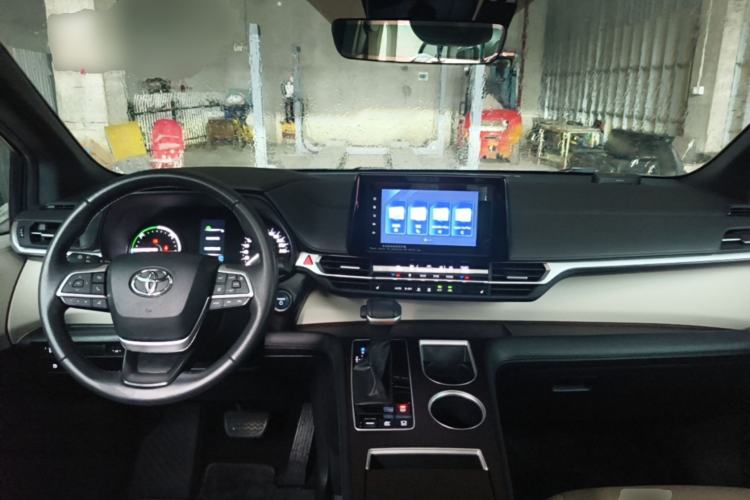 Used Toyota SIENNA 2023 2.5L Hybrid Luxury Edition Center Console