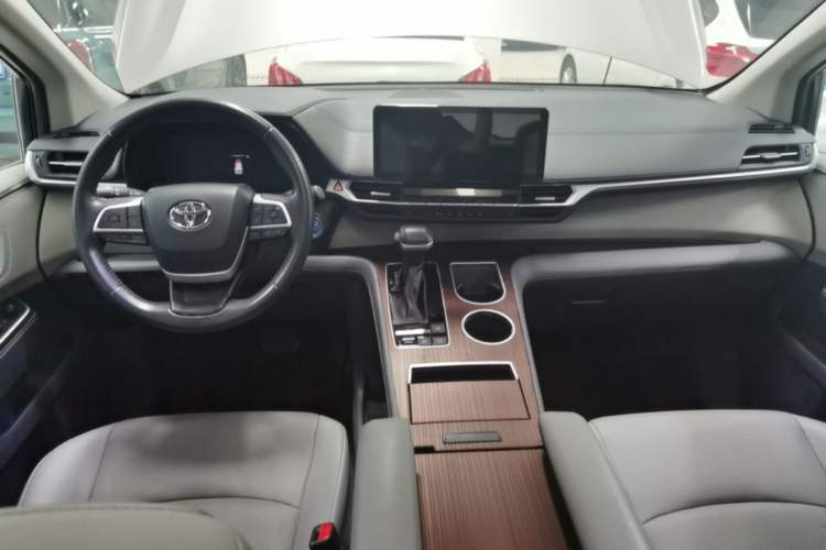 Used Toyota SIENNA 2023 2.5L Hybrid Luxury Edition Center Console