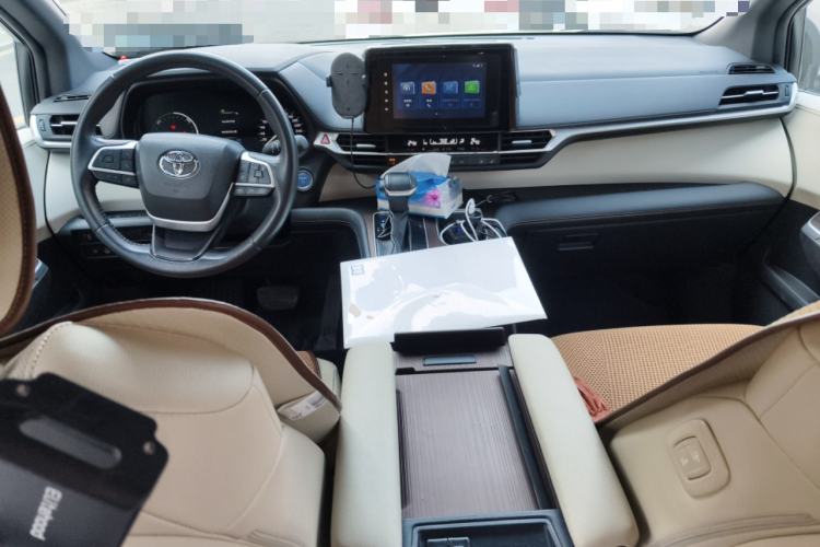Used Toyota SIENNA 2023 2.5L Hybrid Luxury Edition Center Console