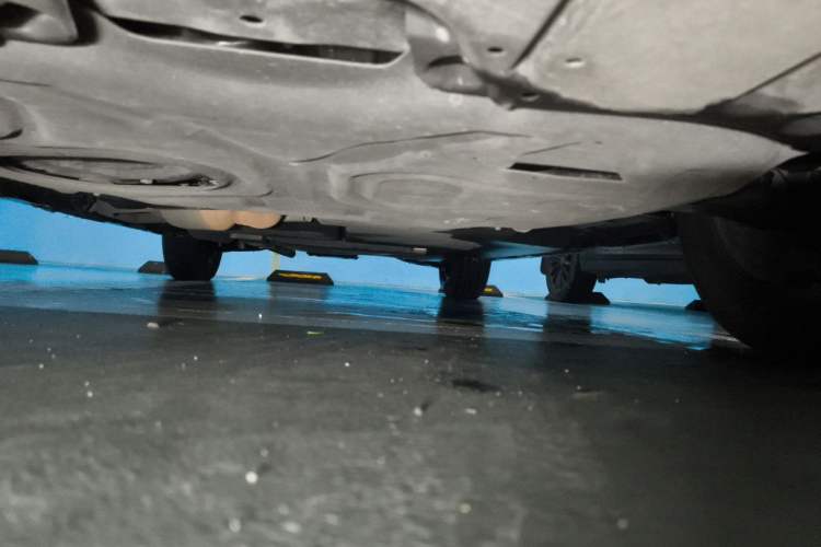 Used Toyota SIENNA 2023 2.5L Hybrid Luxury Edition Chassis Front
